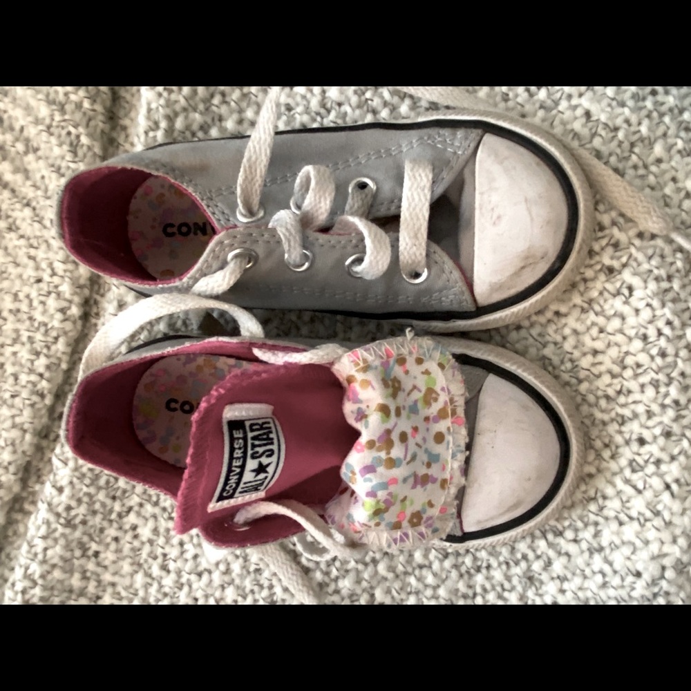 Grey converse in toddler 8